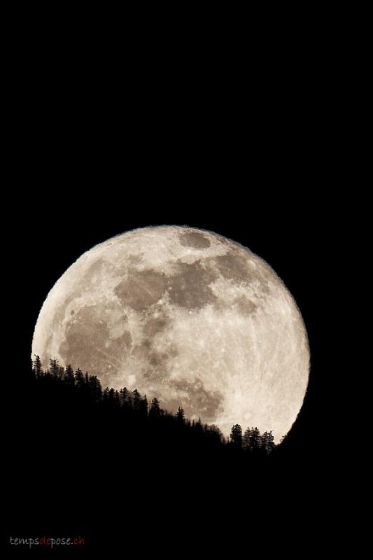 annuaire photographes suisse romande, Photographie du levé de la pleine Lune au dessus des Voirons - http://www.tempsdepose.ch - William Andrey de Genève