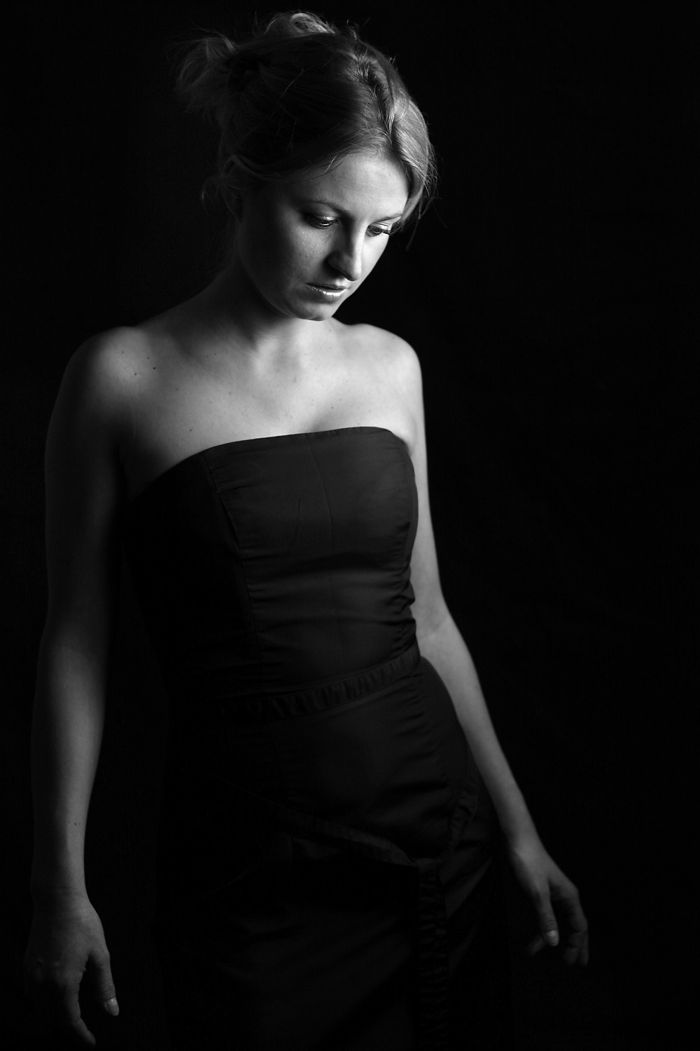annuaire photographes suisse romande, Black dress - http://ohadbarel.com - Ohad BAREL de Lausanne