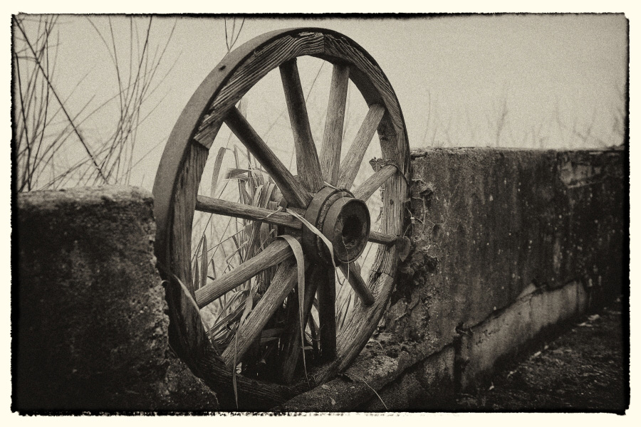 annuaire photographes suisse romande, Roue traitée façon collondion - http://www.2point8.ch - 2point8 de Bercher