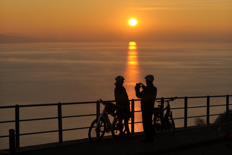 annuaire photographes suisse romande, Ombres sur le soleil couchant - http://www.2point8.ch - 2point8 de Bercher