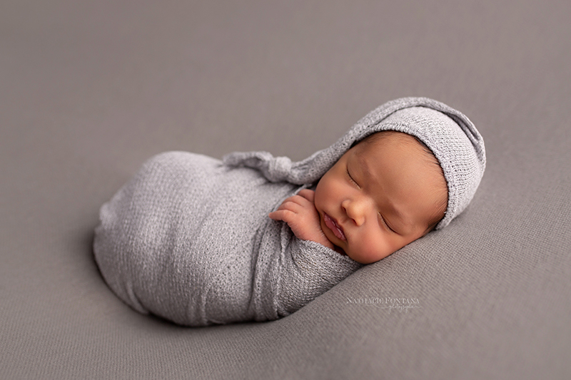 annuaire photographes suisse romande, Petit bout de chou - bébé, nouveau-né accueilli dans mon studio à Genève pour sa première séance photos - http://www.nathaliefontana.ch - Nathalie Fontana de Genève