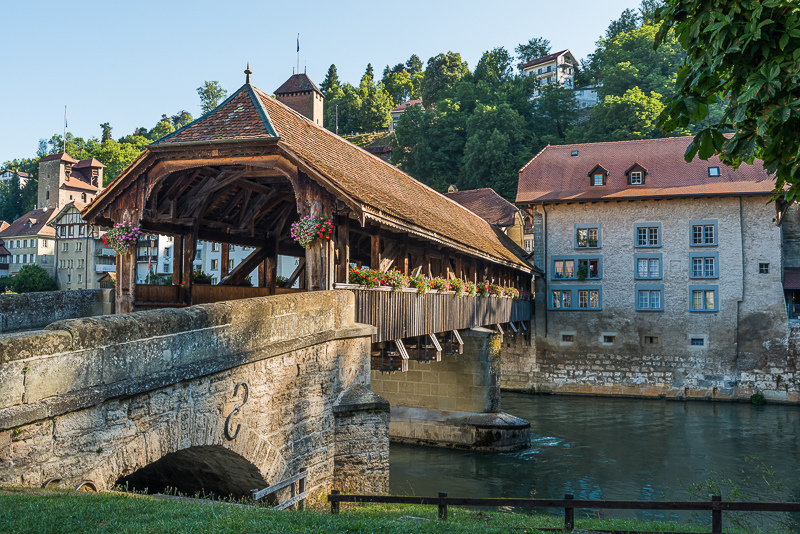 annuaire photographes suisse romande, Le Pont de Berne.- Pont en bois de la basse-ville de Fribourg, à l'aube en été. - http://philippe.belazp.com/ - Le Meuh de Courtepin