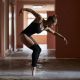 Ballerine en pointe dans un hotel abandonné urbex - fredvaudroz de Montreux. Annuaire photographe