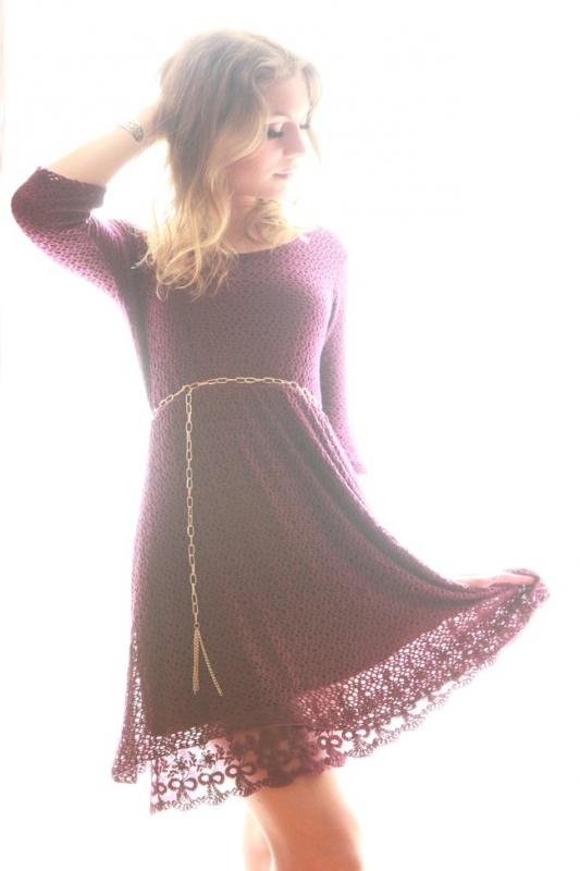 Claudia : Red dress, ns:Frankie's angels, annuaire photo modele