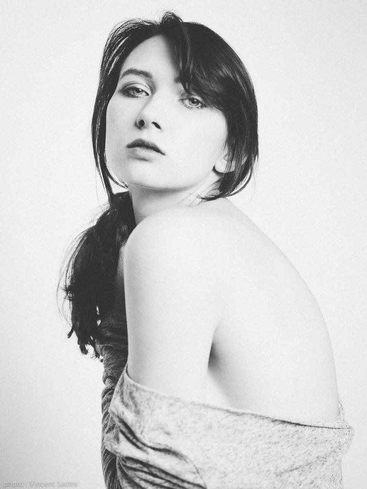 Portrait noir et blanc de Karina par Vincent Sastre de http://www.36poses.ch